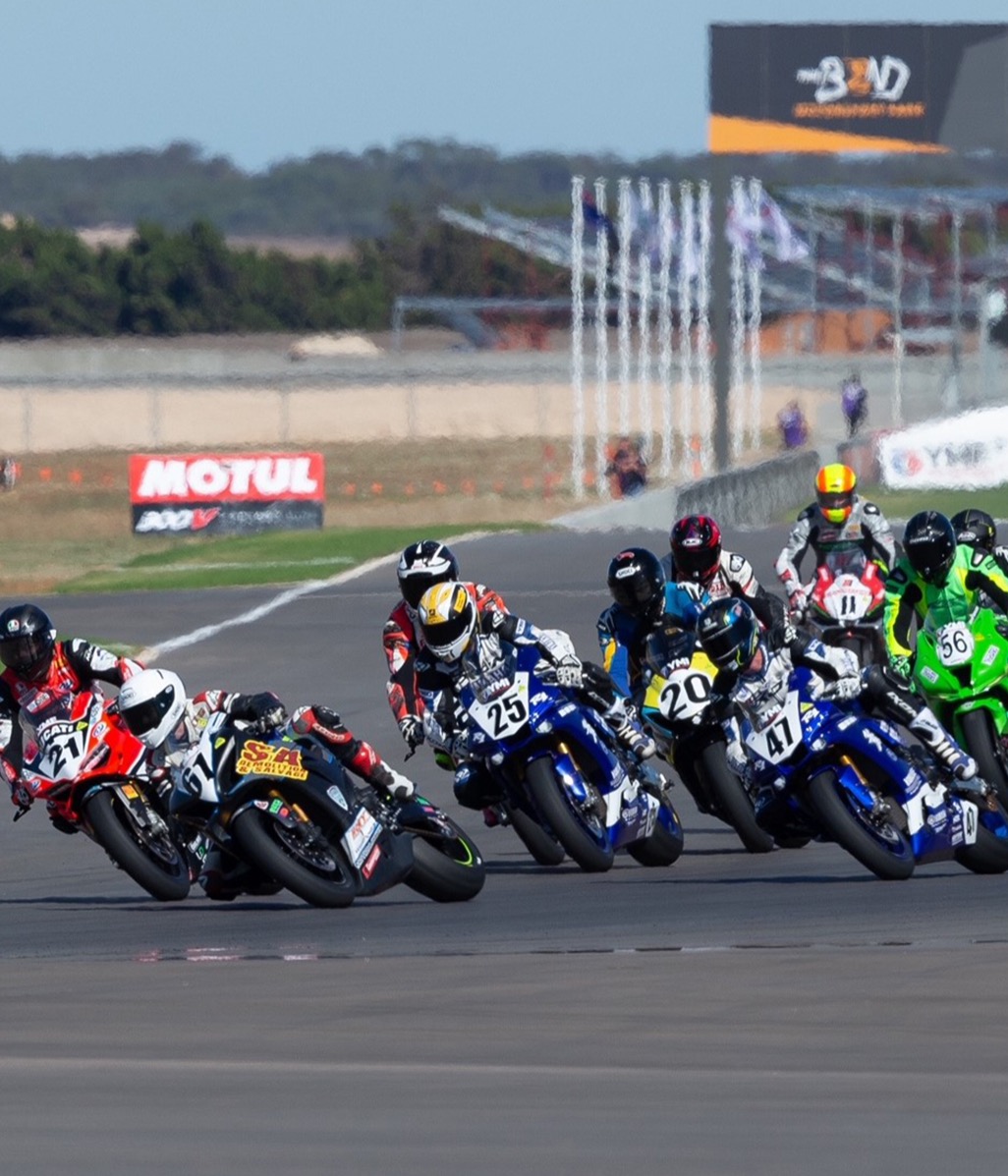 First Race Meeting at The Bend
